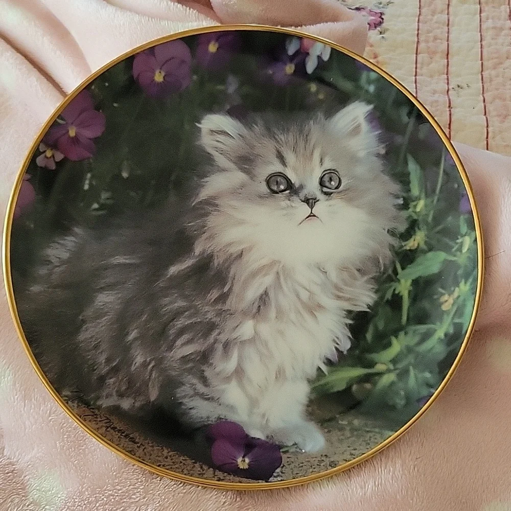 FRANKLIN MINT heirloom Purrfection plate. 8